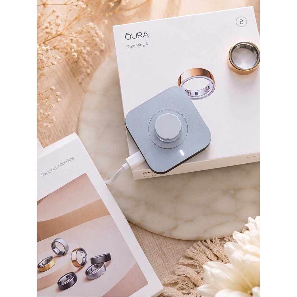Oura Ring 4 Gold Size 8 with Charger & Sizing Kit